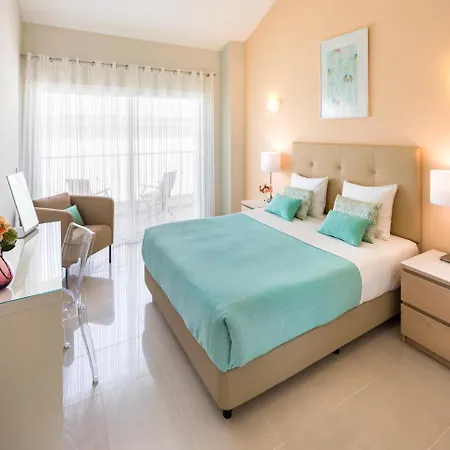 3 Bedroom Holiday With Pool In Near Vilamoura, Golf Nearby Villa Boliqueime